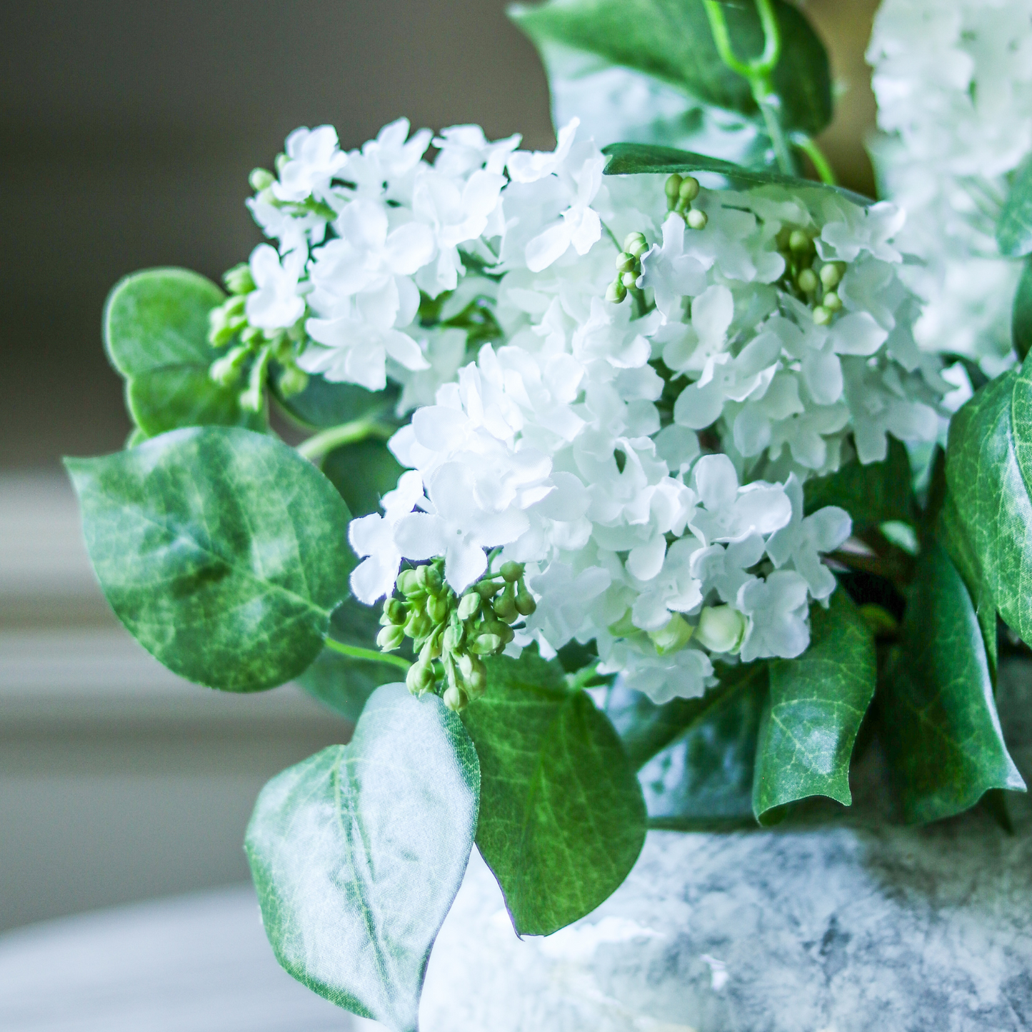 26" White Lilac Spray