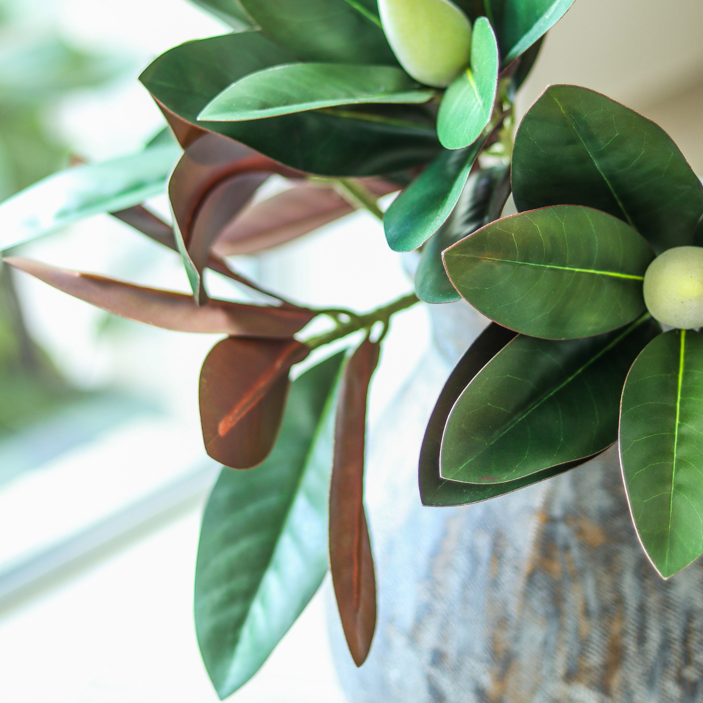 35" Magnolia Leaf Spray